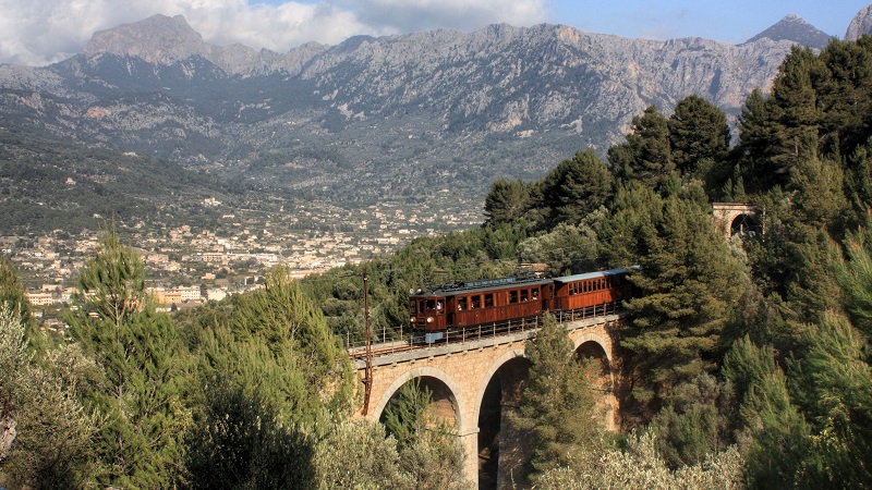 Udflugt 1: Med “Appelsintoget” til Sóller (inkl. frokost)